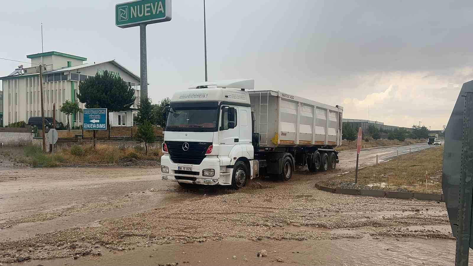 Nevşehir’de sağanak yağış sele neden oldu
