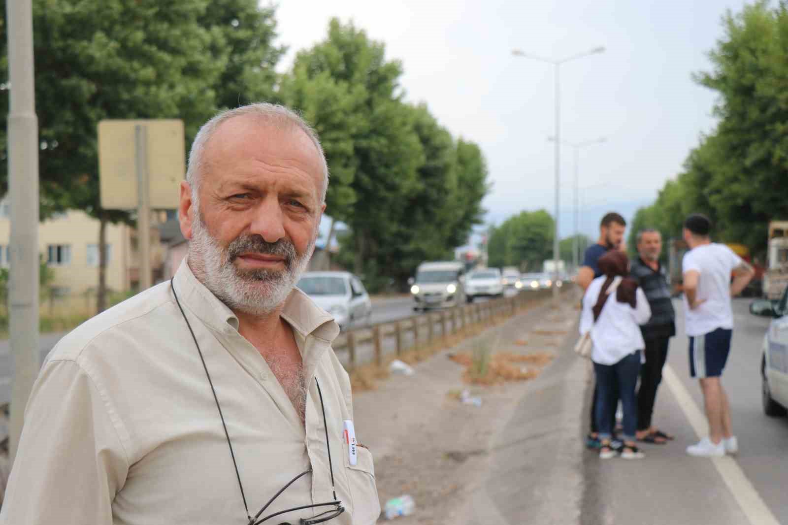 Sakarya’da feci kaza: Otomobil yaya geçidinde anne ve iki çocuğuna çarptı
