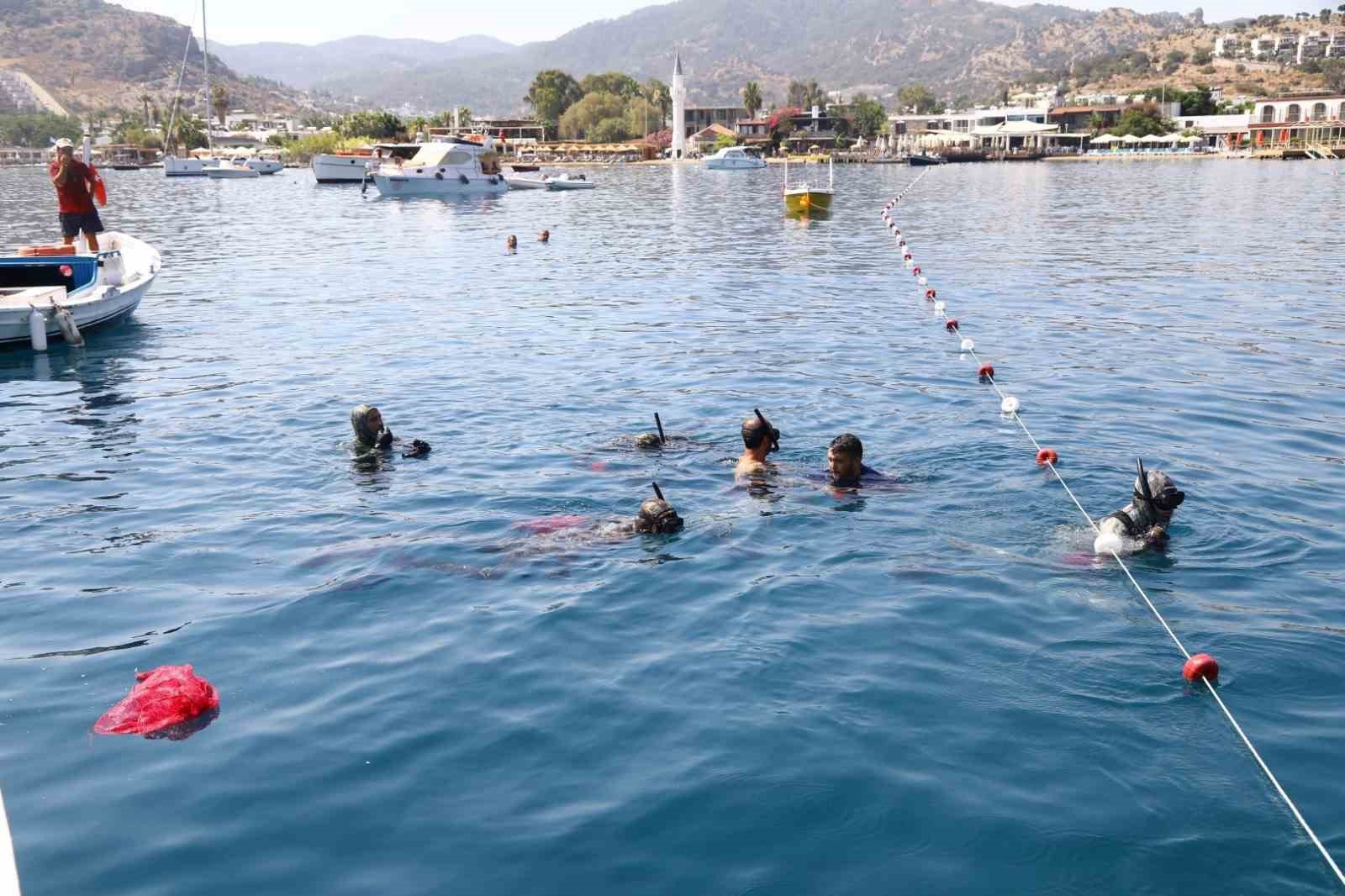 Gündoğan’da deniz dibi temizliği: 213 kilogram atık çıkartıldı
