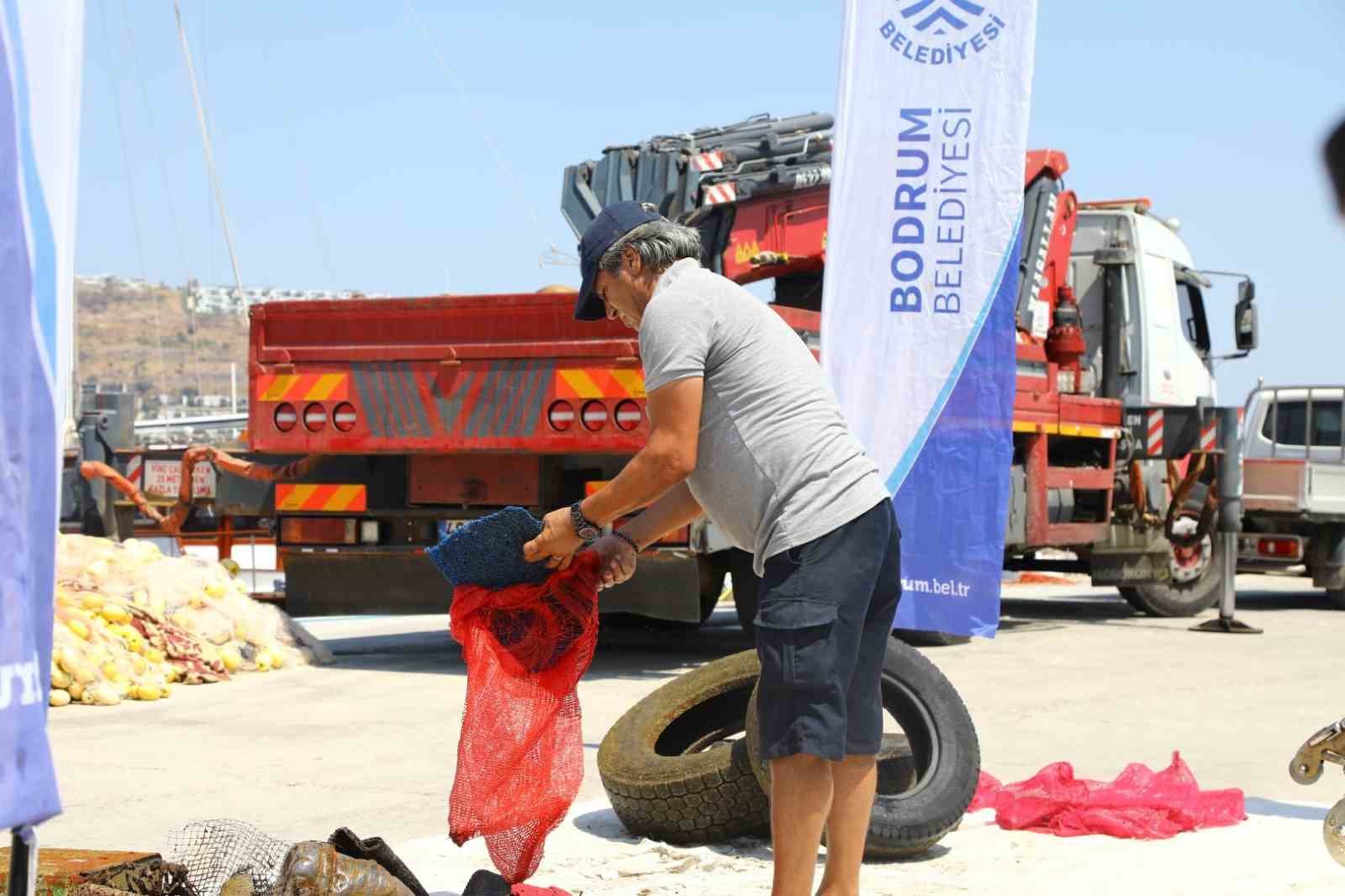 Gündoğan’da deniz dibi temizliği: 213 kilogram atık çıkartıldı
