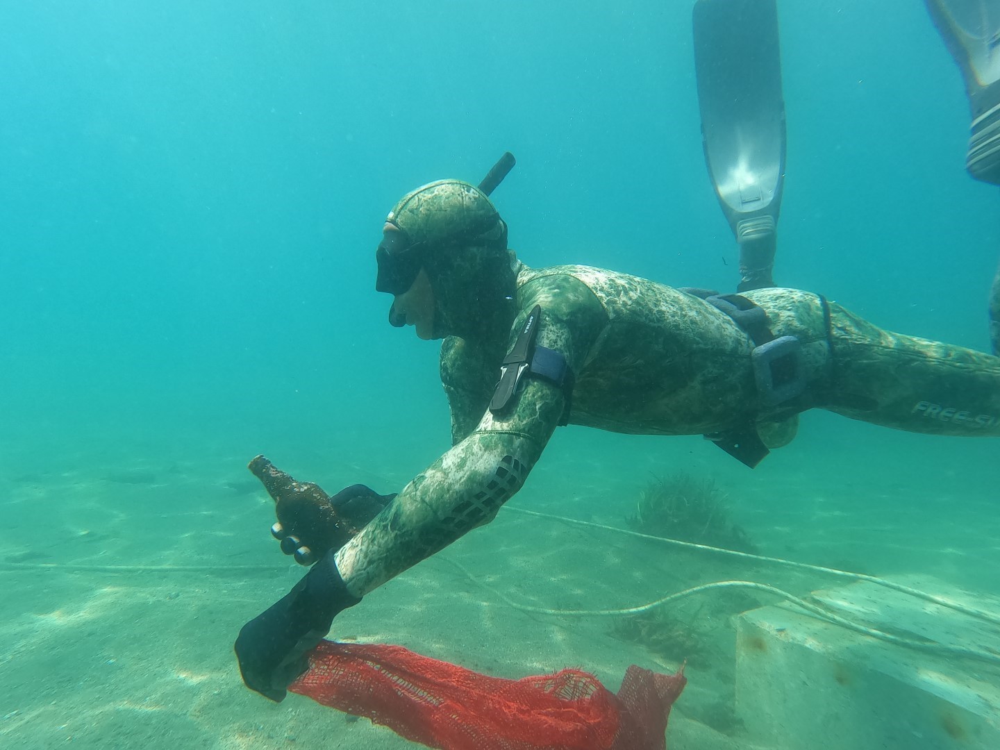 Gündoğan’da deniz dibi temizliği: 213 kilogram atık çıkartıldı
