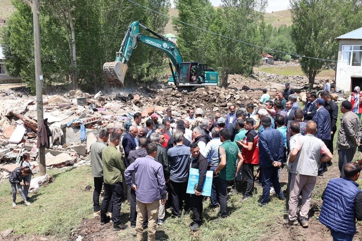 AFAD Başkanı Okay Memiş, selde zarar gören bölgelerde incelemelerde bulundu
