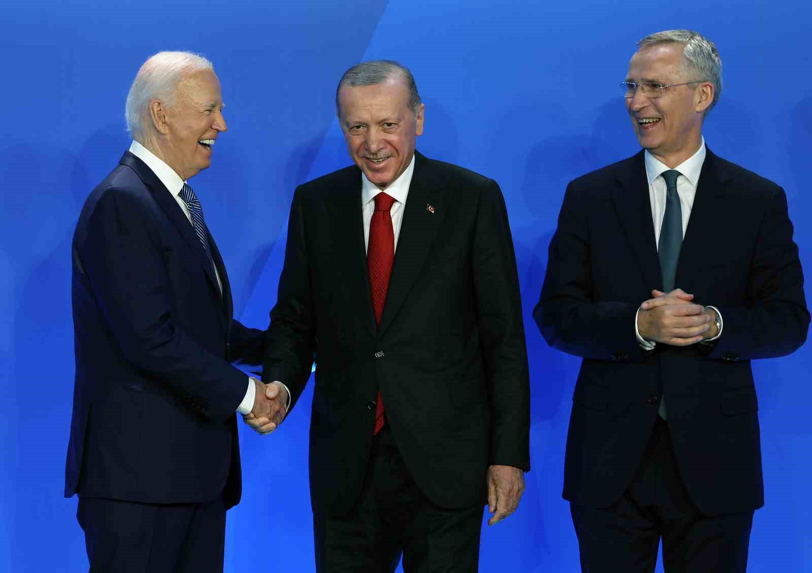 Cumhurbaşkanı Erdoğan, NATO Liderler Zirvesi’nin ilk oturumuna katıldı
