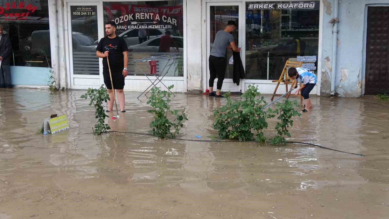 Yozgat’ta şiddetli yağış etkili oldu, ev ve iş yerleri sular altında kaldı
