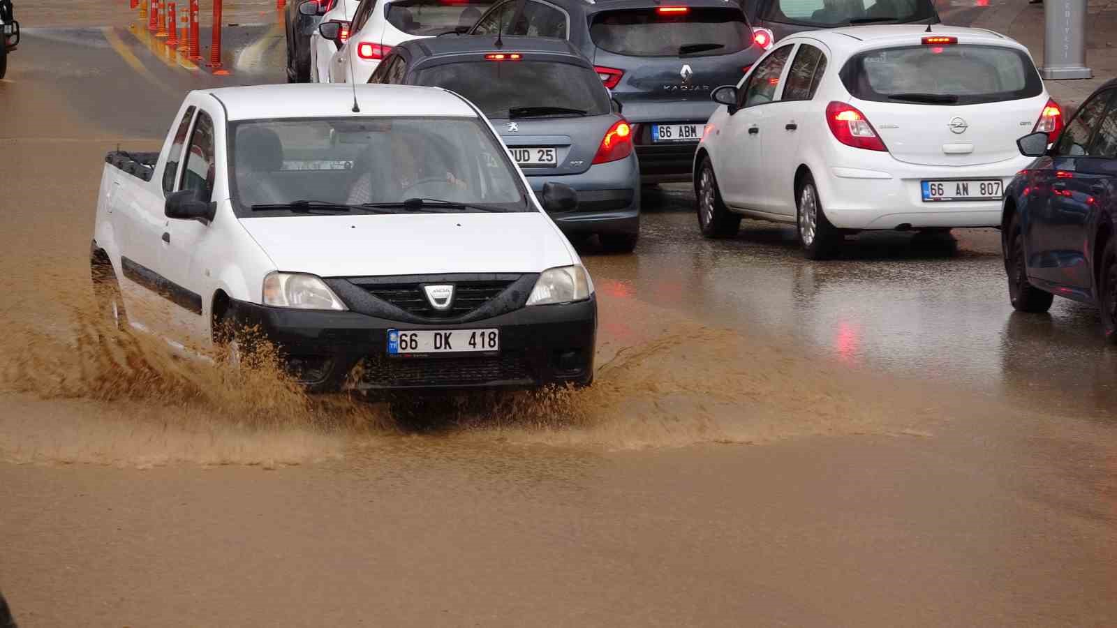 Yozgat’ta şiddetli yağış etkili oldu, ev ve iş yerleri sular altında kaldı
