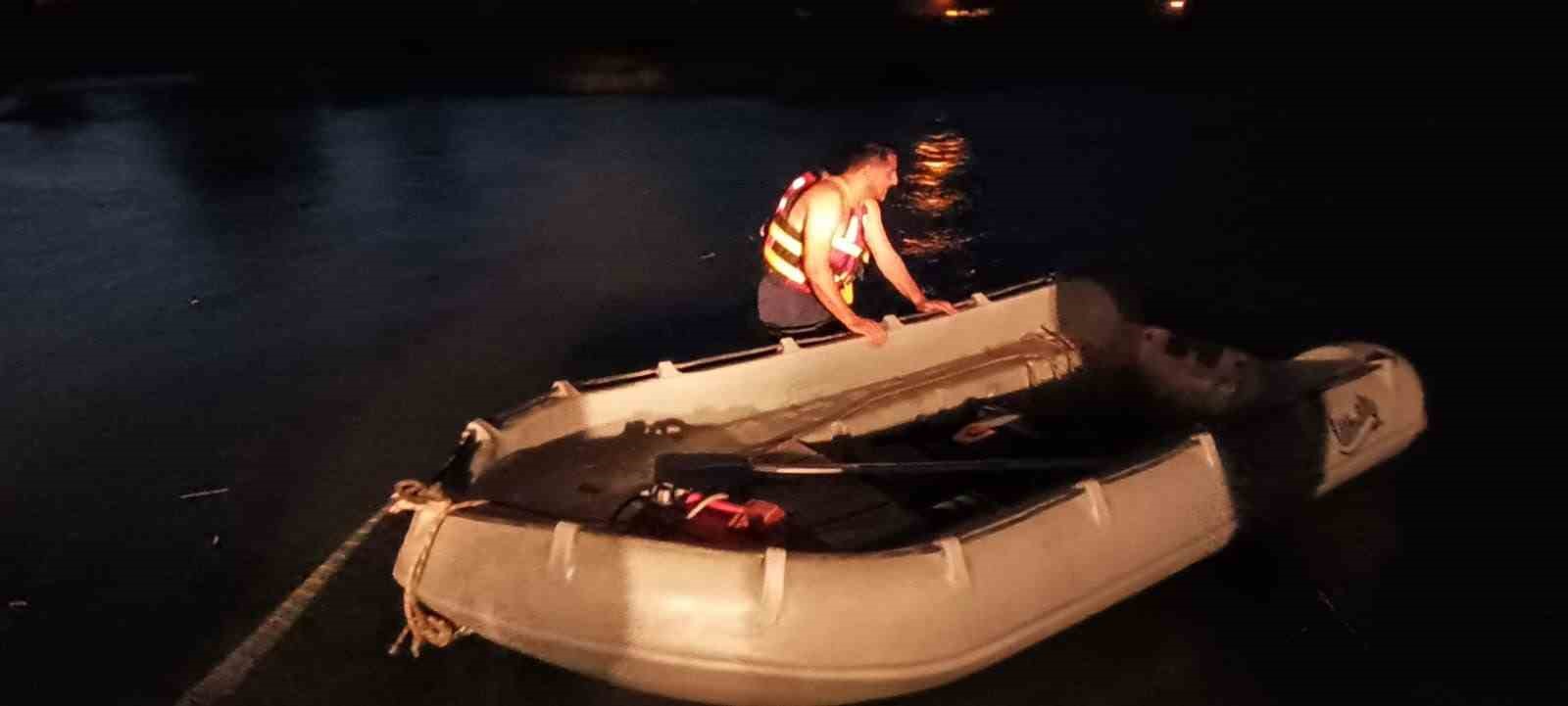 Dicle Nehri’nde mahsur kalan 11 kişilik aile kurtarıldı
