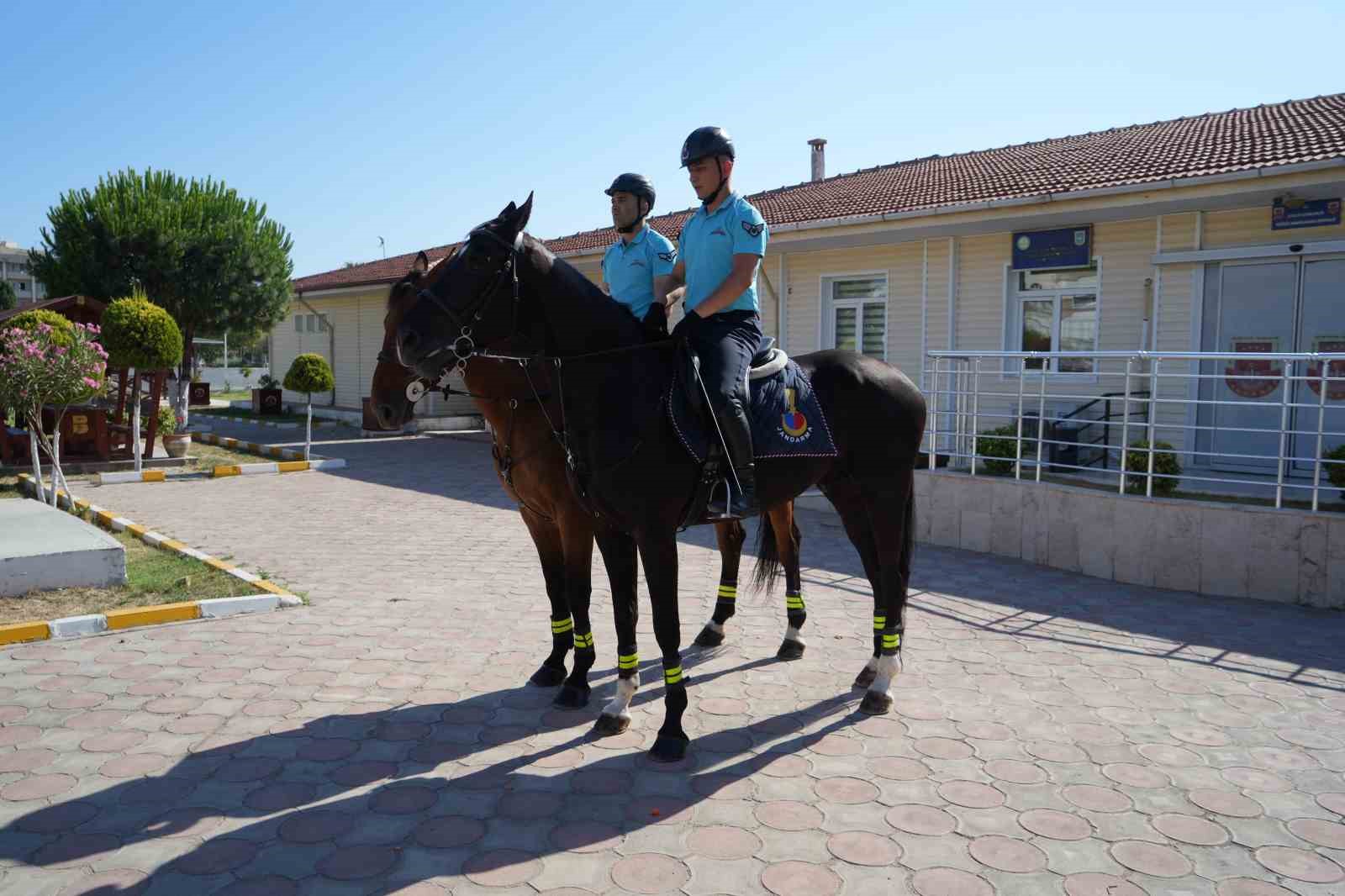 Atlı jandarmalar, plajların güvenliğini sağlayacak
