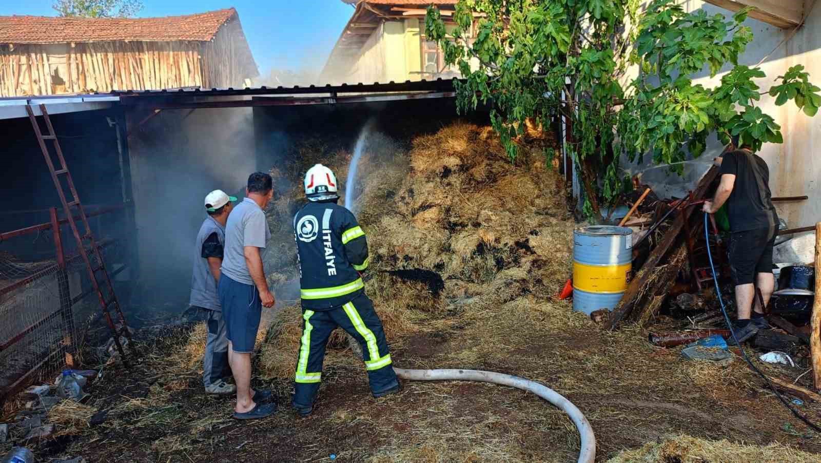 Samanlıkta çıkan yangın büyümeden söndürüldü
