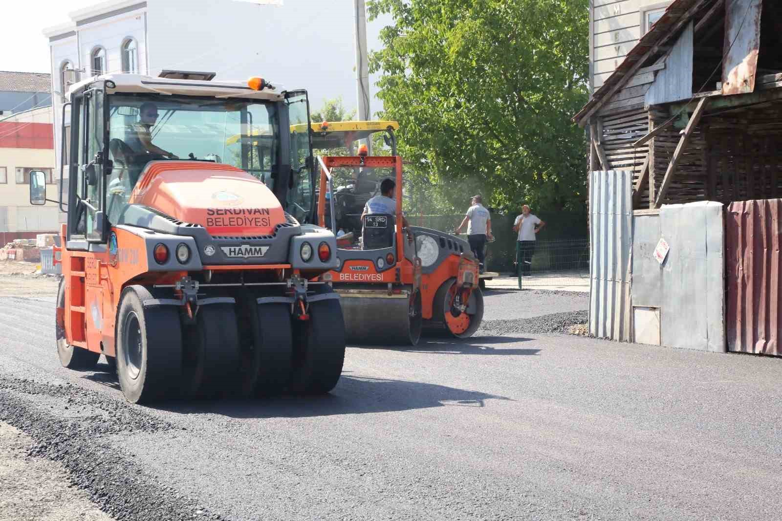 Serdivan’da sokaklar bir bir yenileniyor
