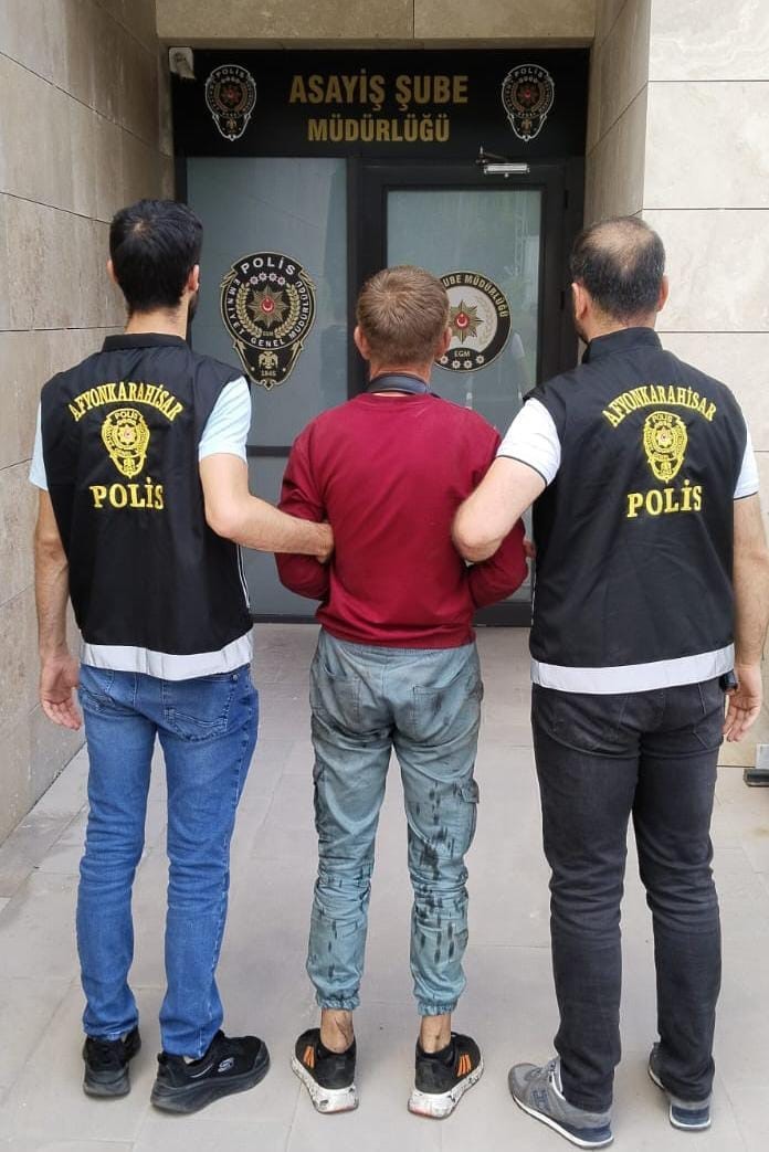 16 yıl 6 ay 24 gün hapis cezasıyla aranan şahsı polis yakaladı
