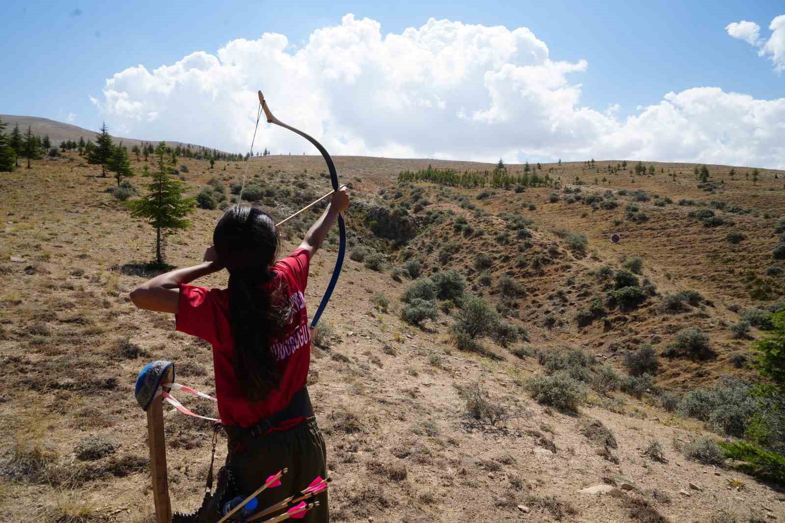 Niğde’de Geleneksel Parkur Okçuluğu Ömer Halis Demir Kahramanlık Kupası yapıldı
