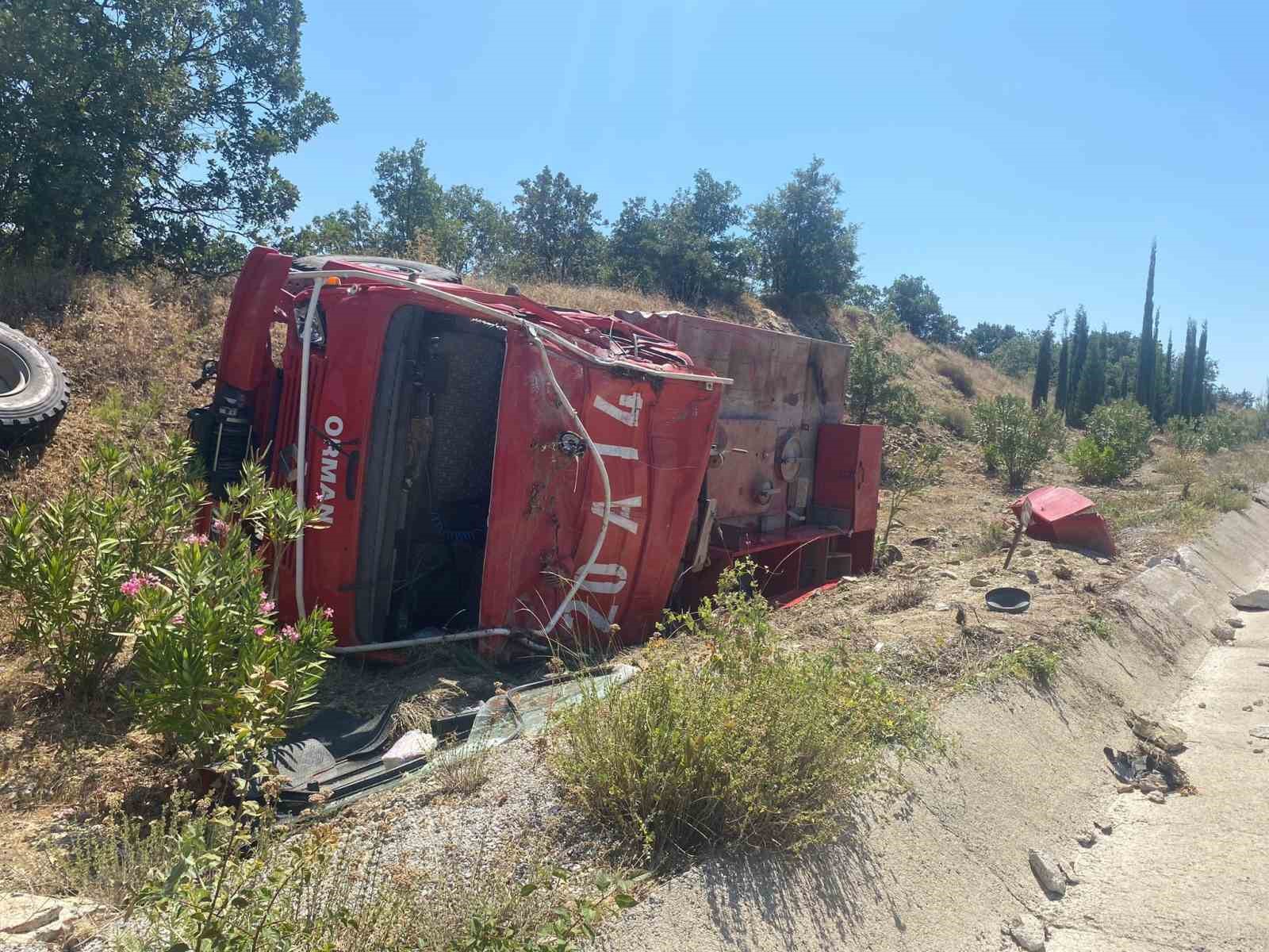 Yangına giden arazözün devrilmesi sonucu 3 personel yaralandı
