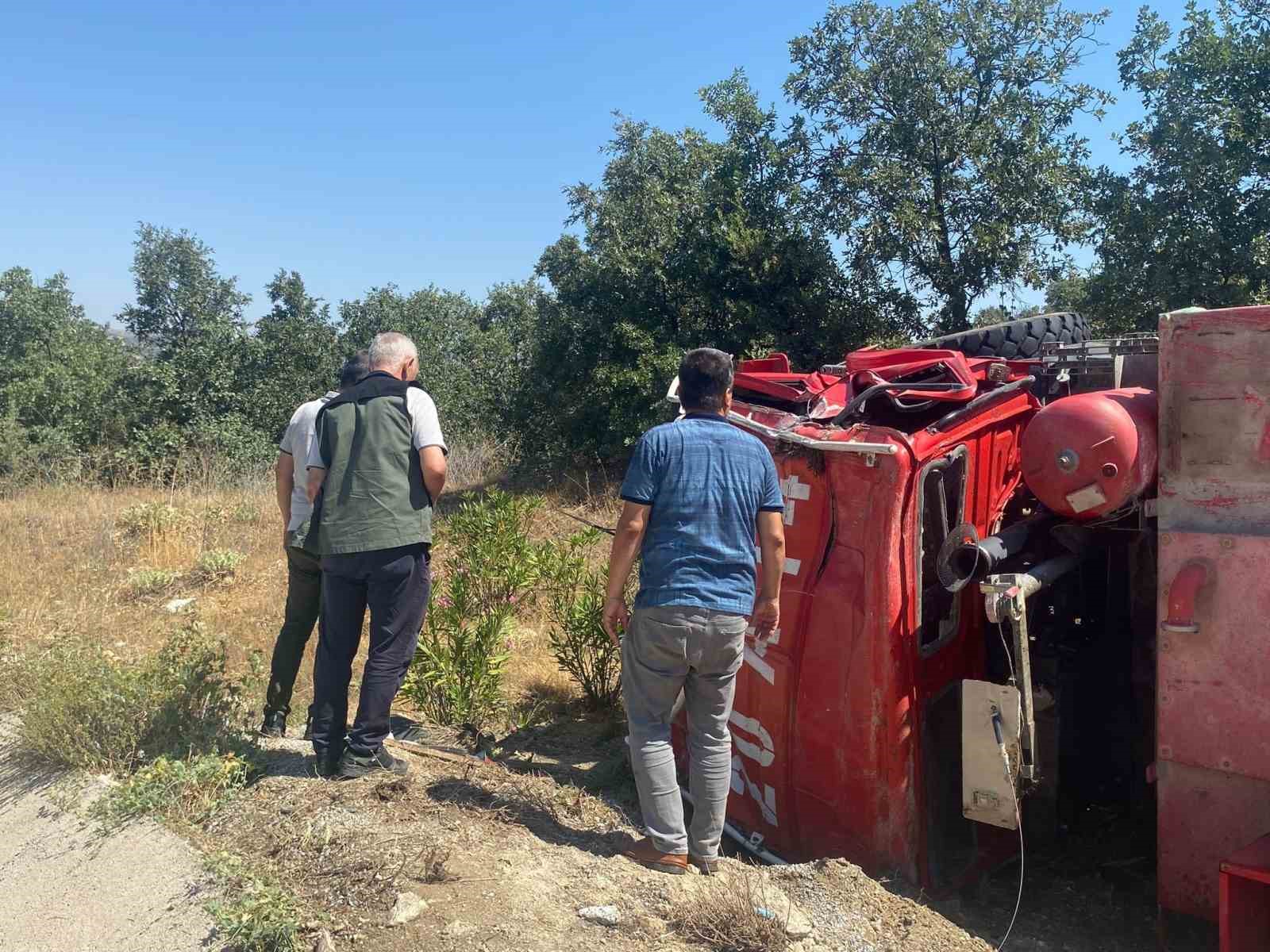 Yangına giden arazözün devrilmesi sonucu 3 personel yaralandı
