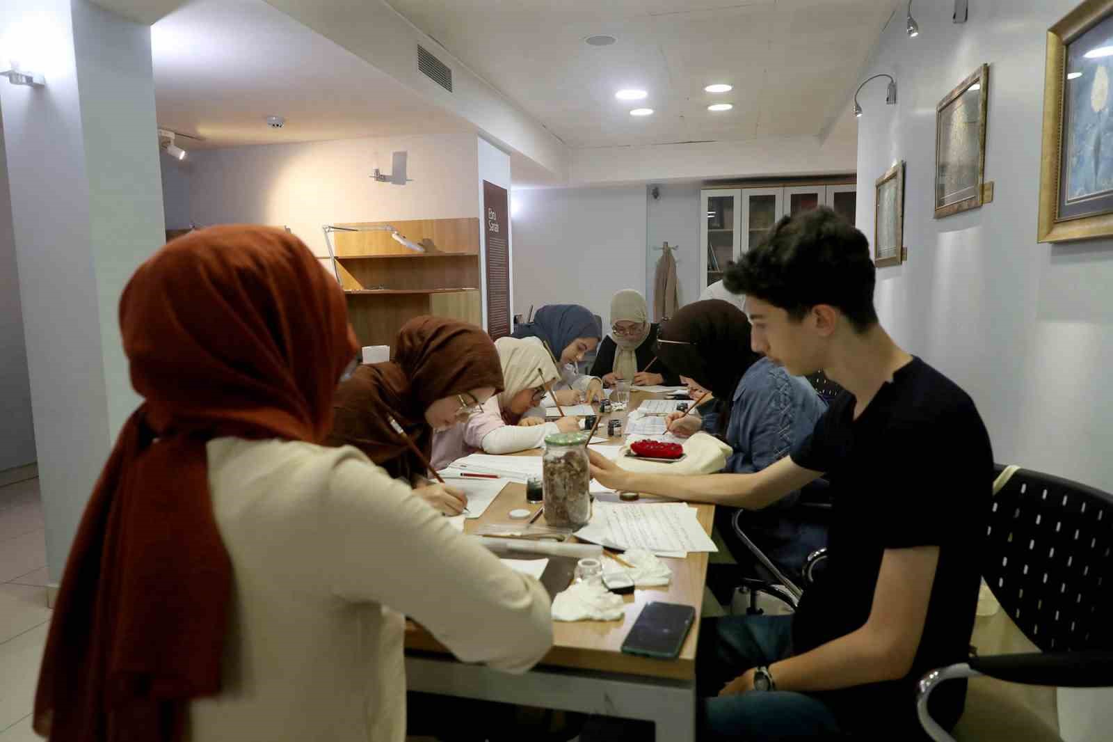 Geleneksel sanatlarda gençler yeteneklerini keşfediyor
