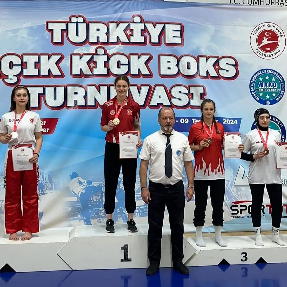 Kick Boks Turnuvası’na Sakaryalı sporcular damga vurdu
