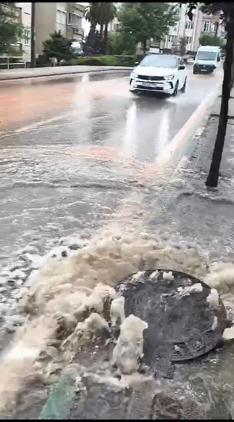 Bursa’da aniden bastıran yağmur, hayatı felç etti
