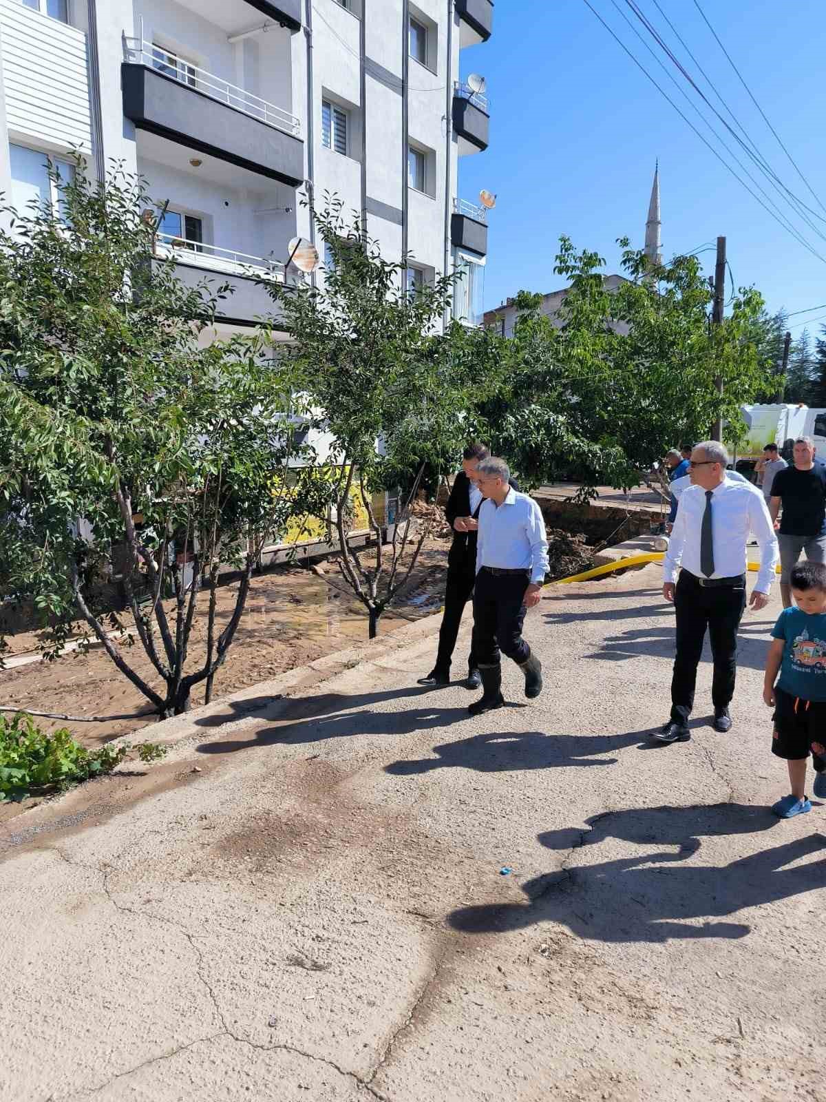 Vali Çelik’ten selin vurduğu Bor’da inceleme
