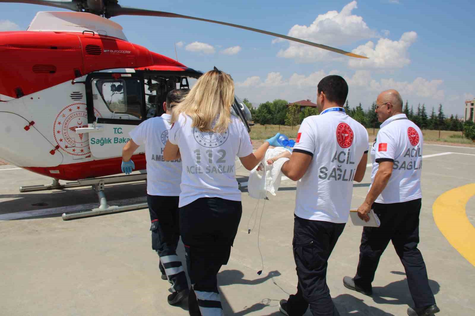 Helikopter ambulanslar Ferah bebeğin gözü için havalandı
