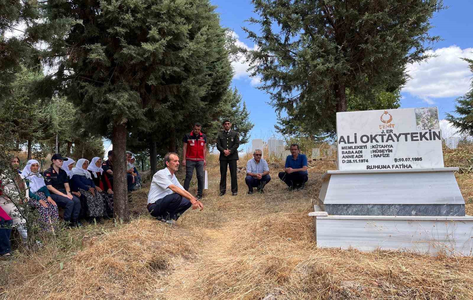 Simav’da şehit asker Oktaytekin, mezarı başında anıldı
