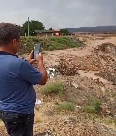 Sungurlu’da selin geliş anı böyle görüntülendi
