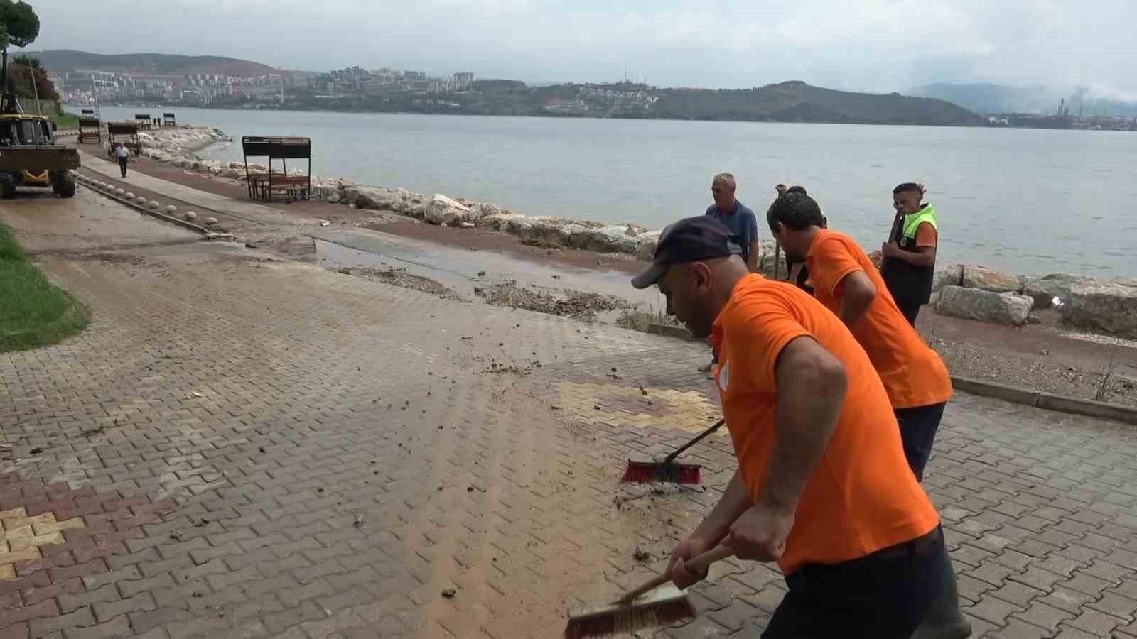 Gemlik sele teslim oldu, pazar göle döndü
