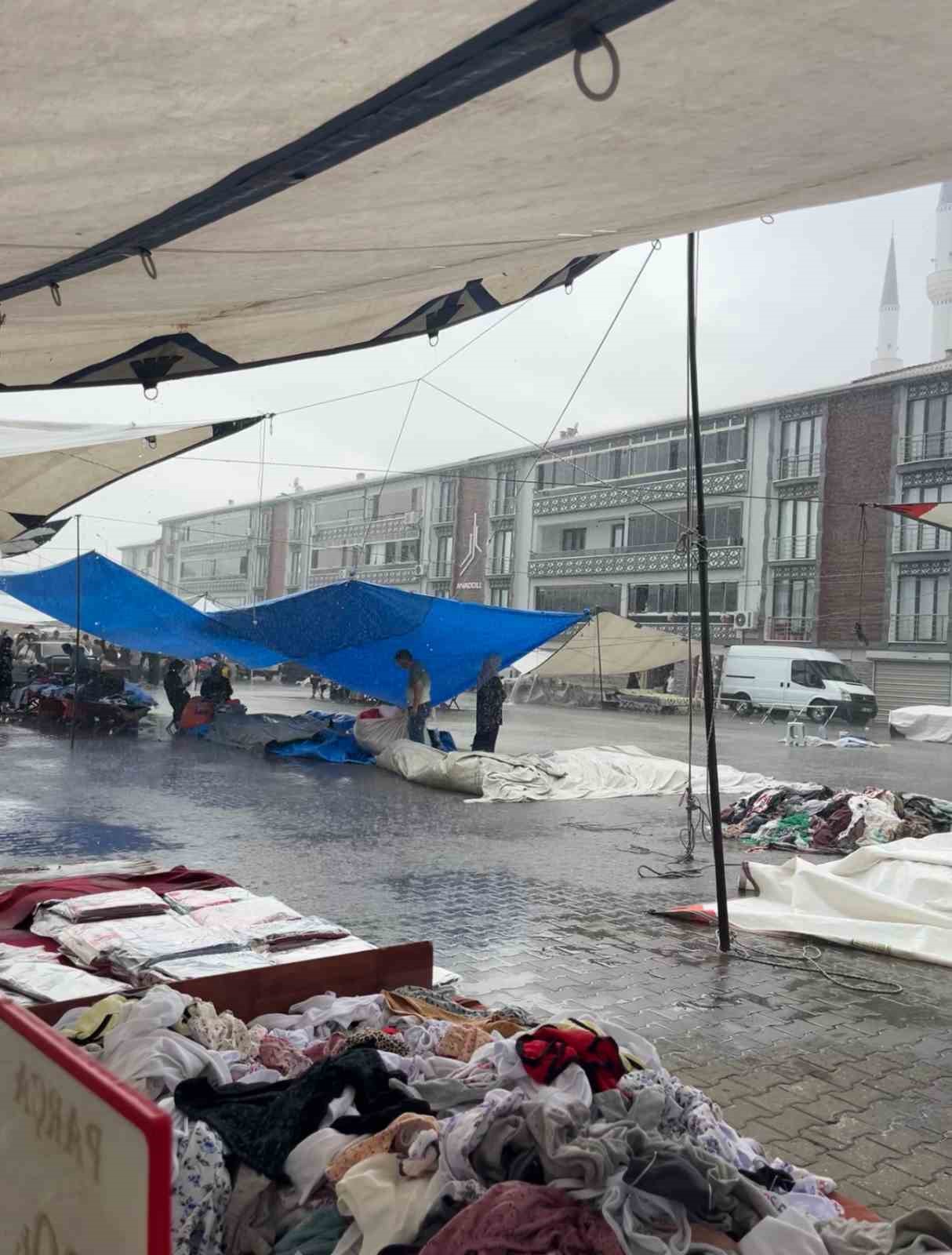 Gemlik sele teslim oldu, pazar göle döndü
