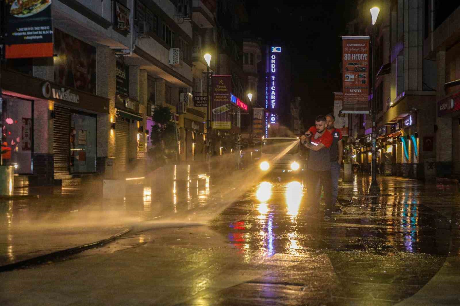 Ordu’da caddeler temizleniyor
