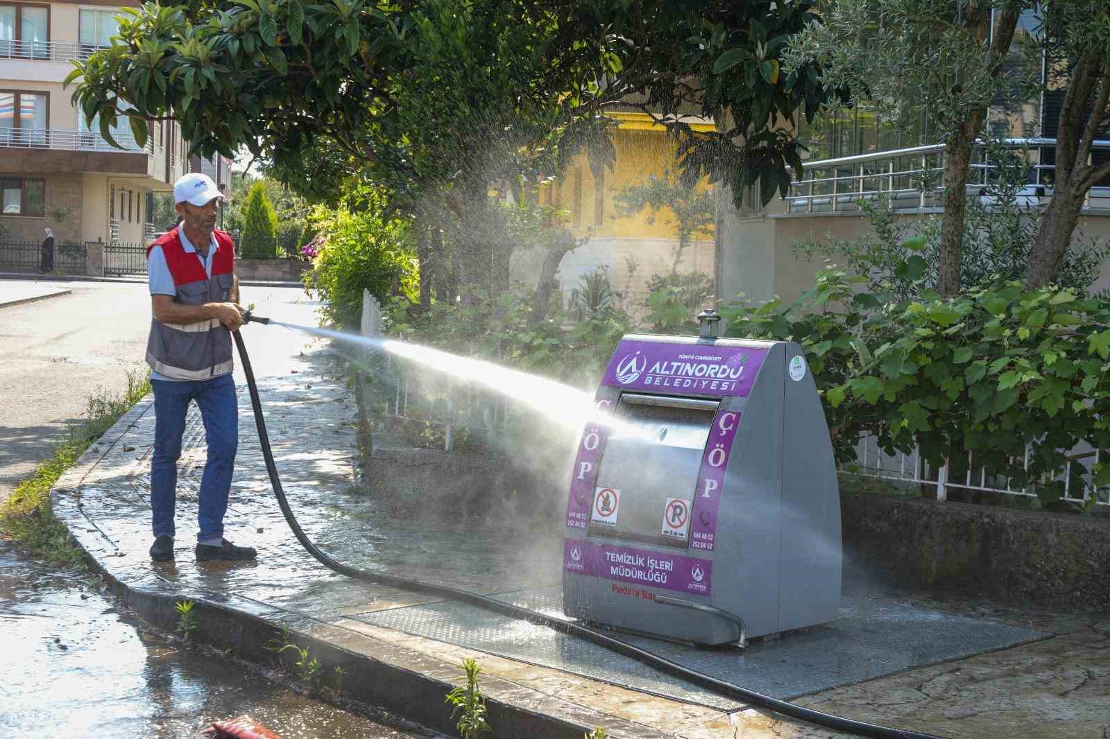 Ordu’da caddeler temizleniyor
