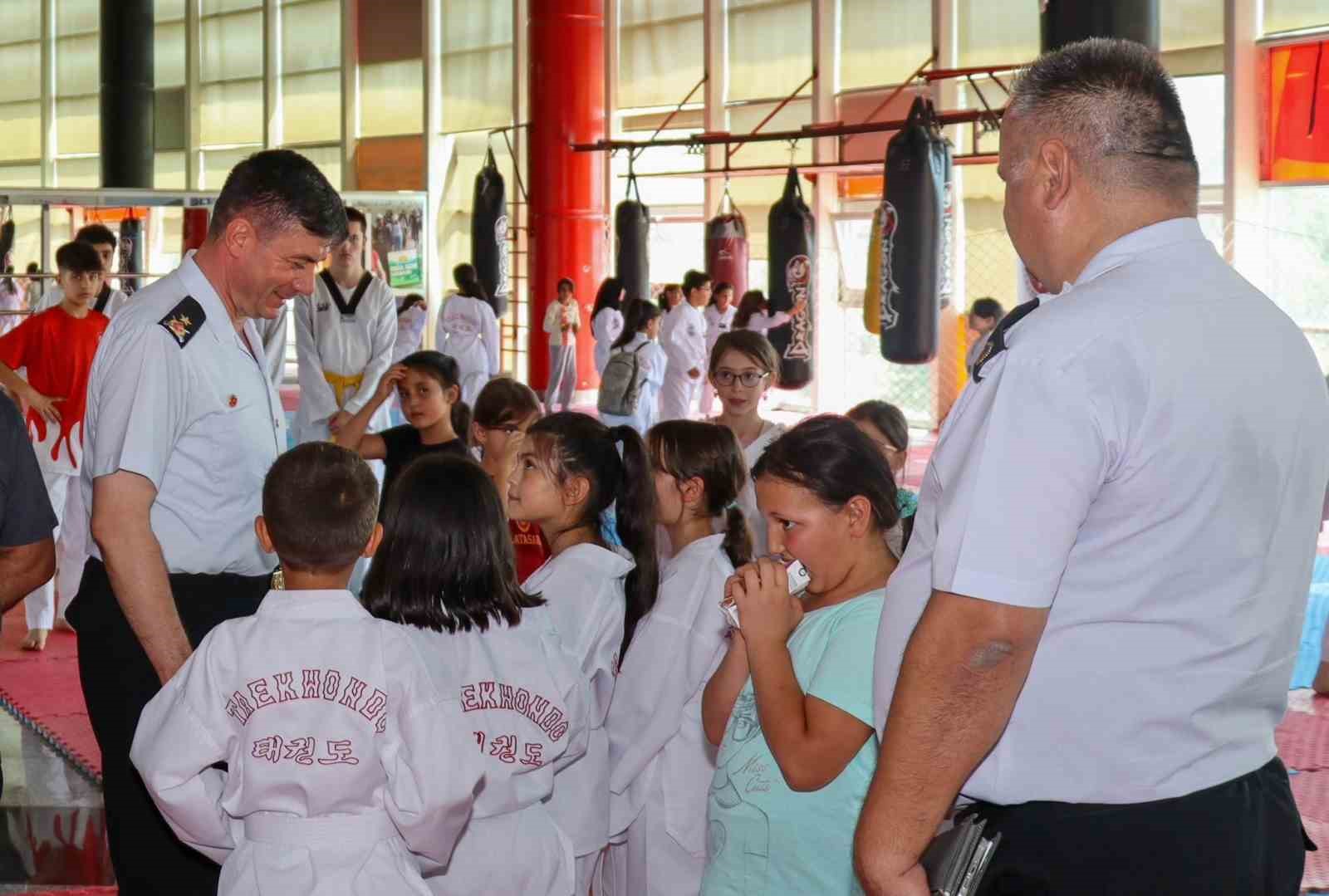 İl Jandarma Komutanı Dedebağı’ndan ERVA Spor Okulu’na ziyaret
