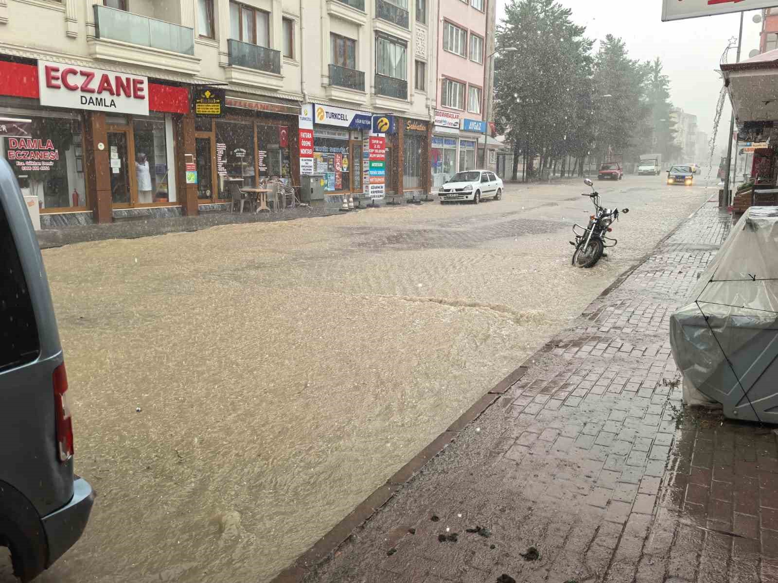 Kastamonu’da kuvvetli sağanak hayatı olumsuz etkiledi
