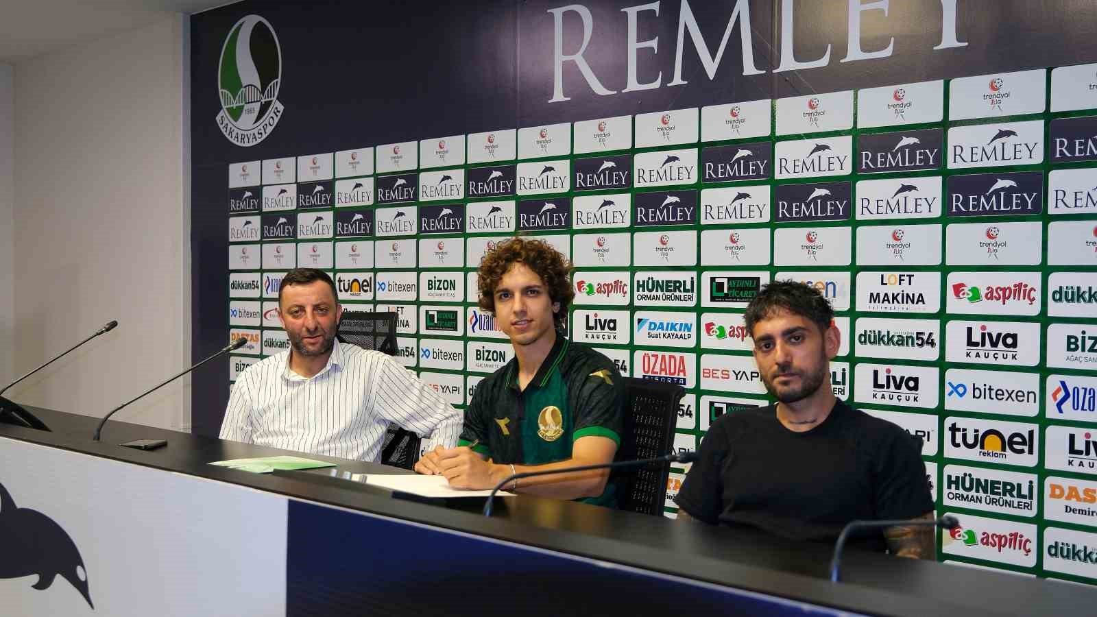 Sakaryaspor, Emre Demir’i kadrosuna kattı
