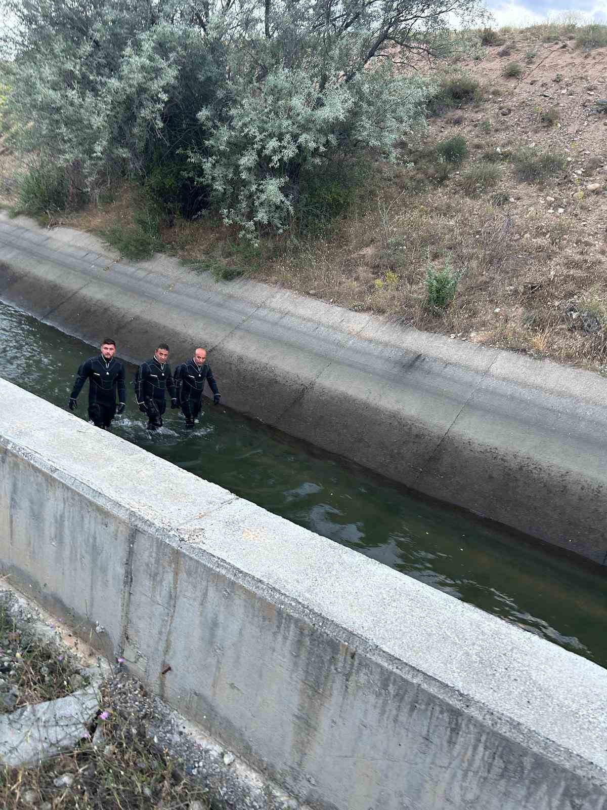 Sulama kanalına düşen yaşlı adamı arama çalışmaları sürüyor
