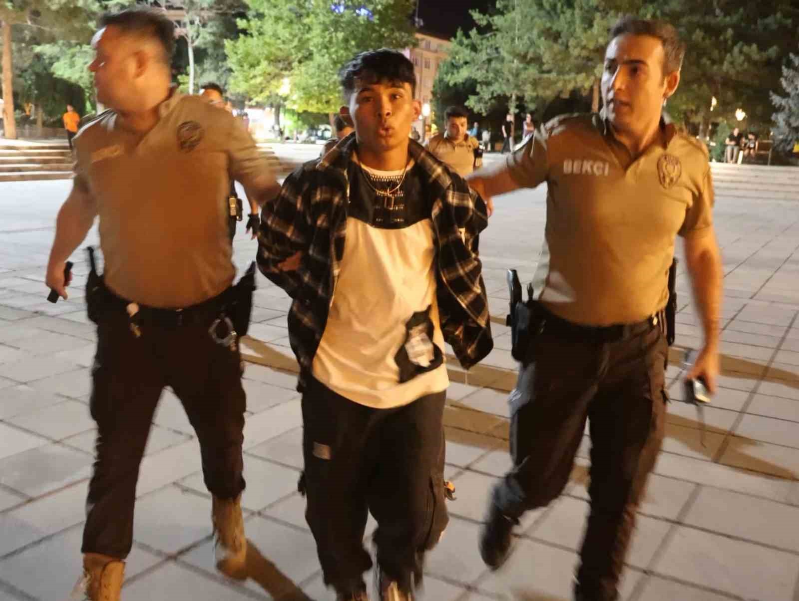 Polisin kaçak göçmen kovalamacası kamerada
