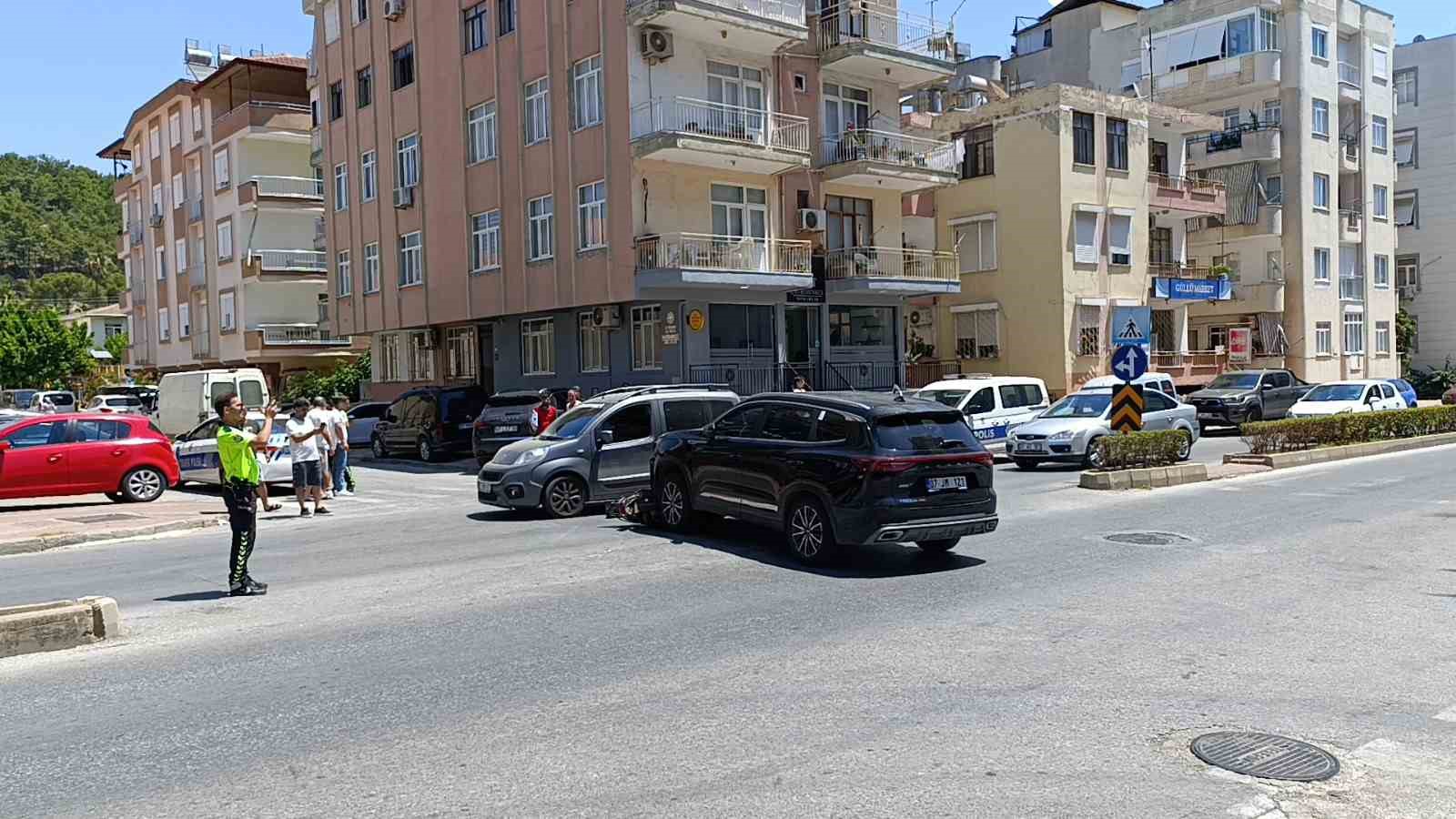 Lüks cipin çarptığı motosikletli ölümden döndü
