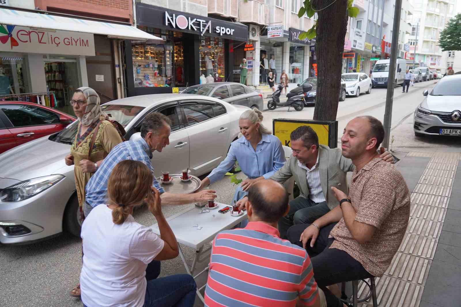 Başkan Subaşı mesaiye çay molası verdi
