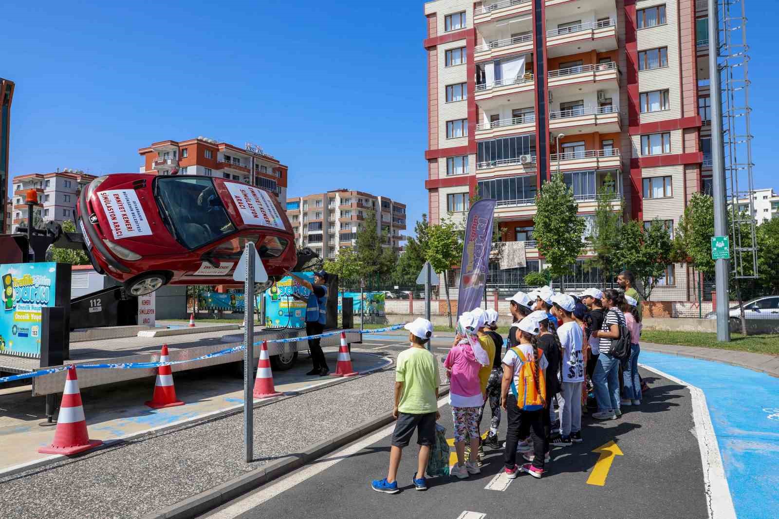 Diyarbakır’da öğrencilere trafik eğitimi
