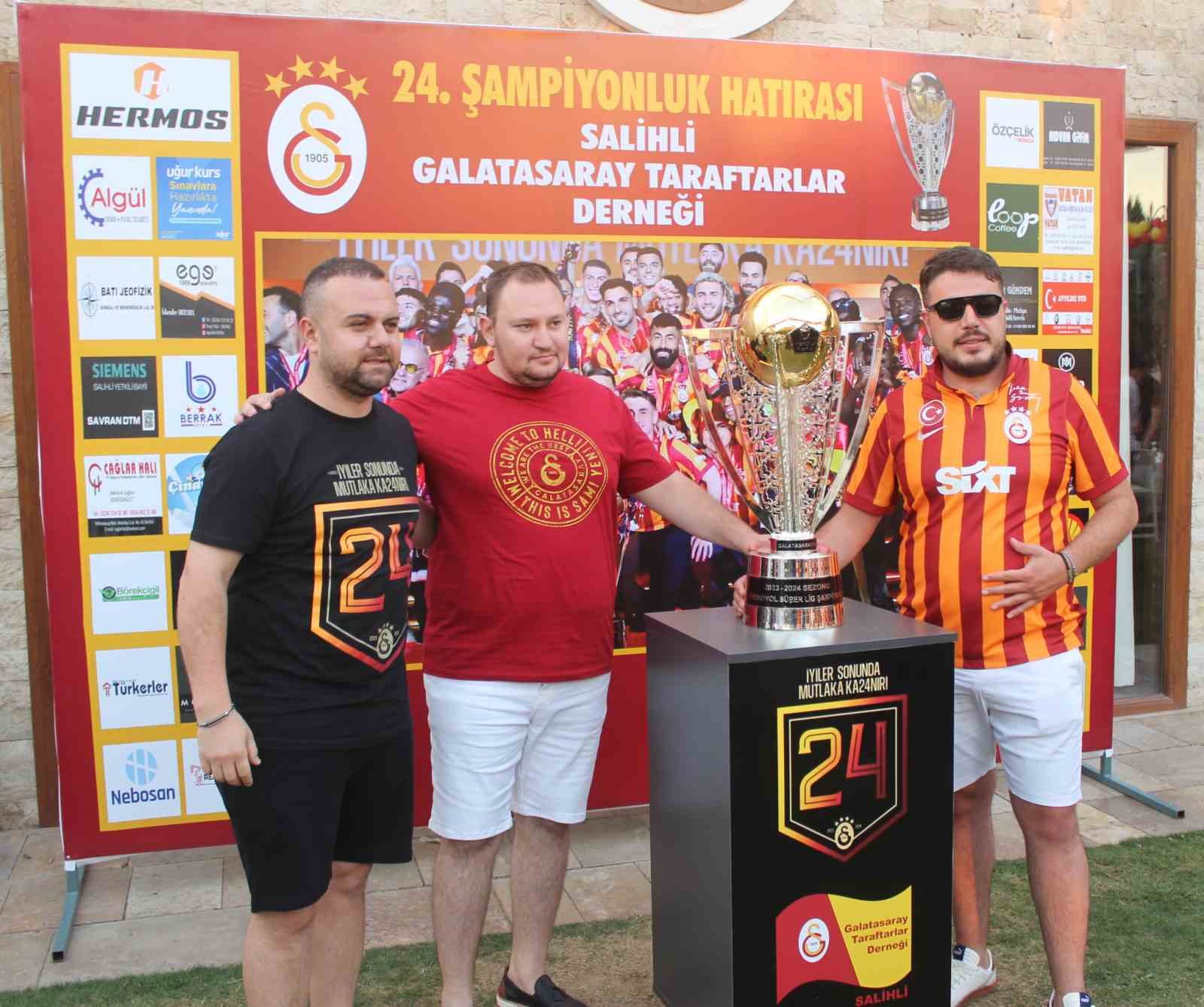 Galatasaray’ın 24. şampiyonluk kupası, Salihli’de taraftarlarla buluştu
