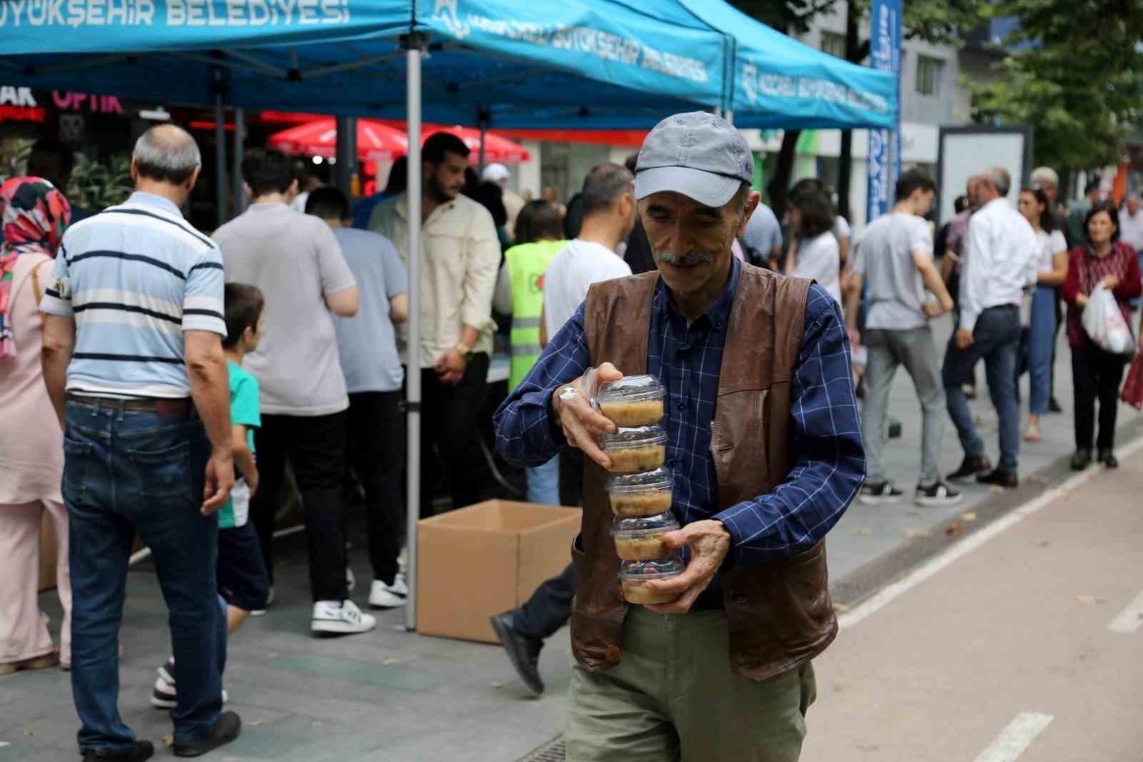 12 ilçede aşure dağıtılacak
