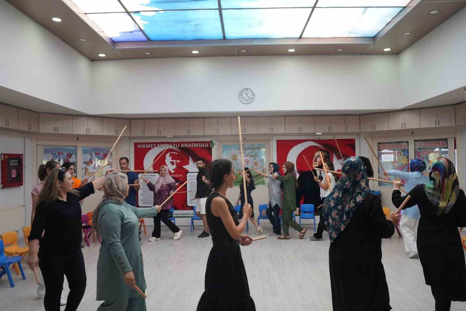 Maarif Modeli ile çocuklarının yerine geçtiler
