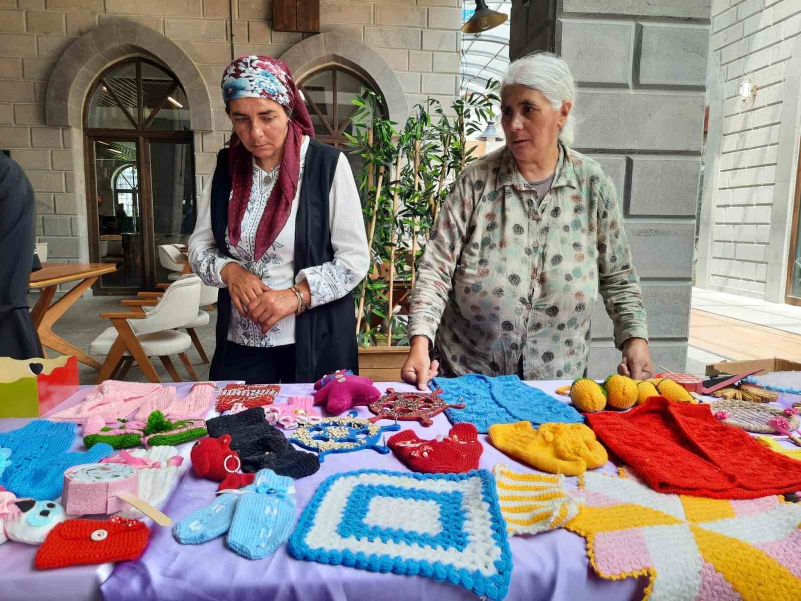 Kars’ta ‘İş-Uğraş ve El Sanatları’ sergisi açıldı
