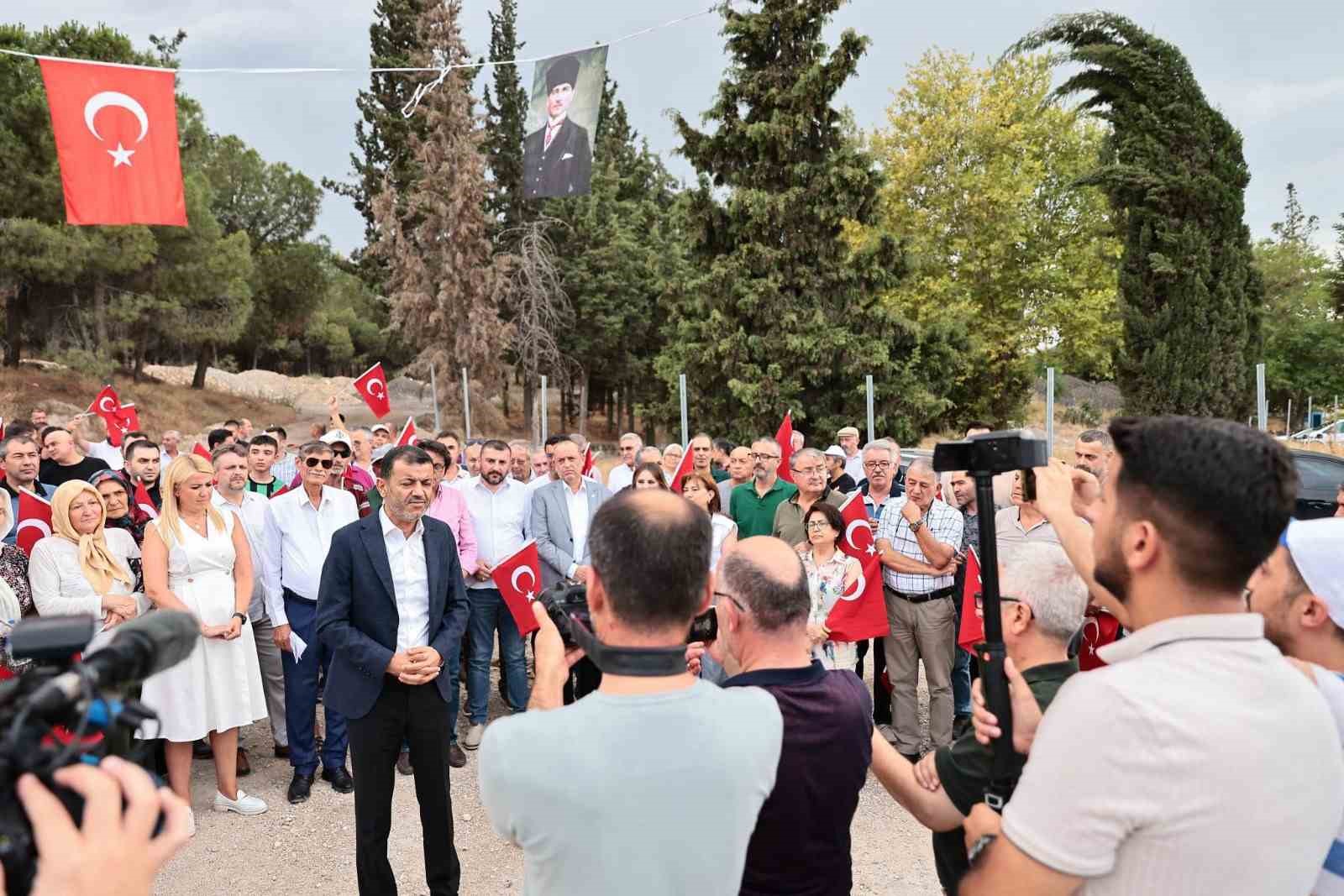 Çavuşoğlu ve Doğan yapılaşmaya tepki gösteren Şemikler sakinlerine destek verdi
