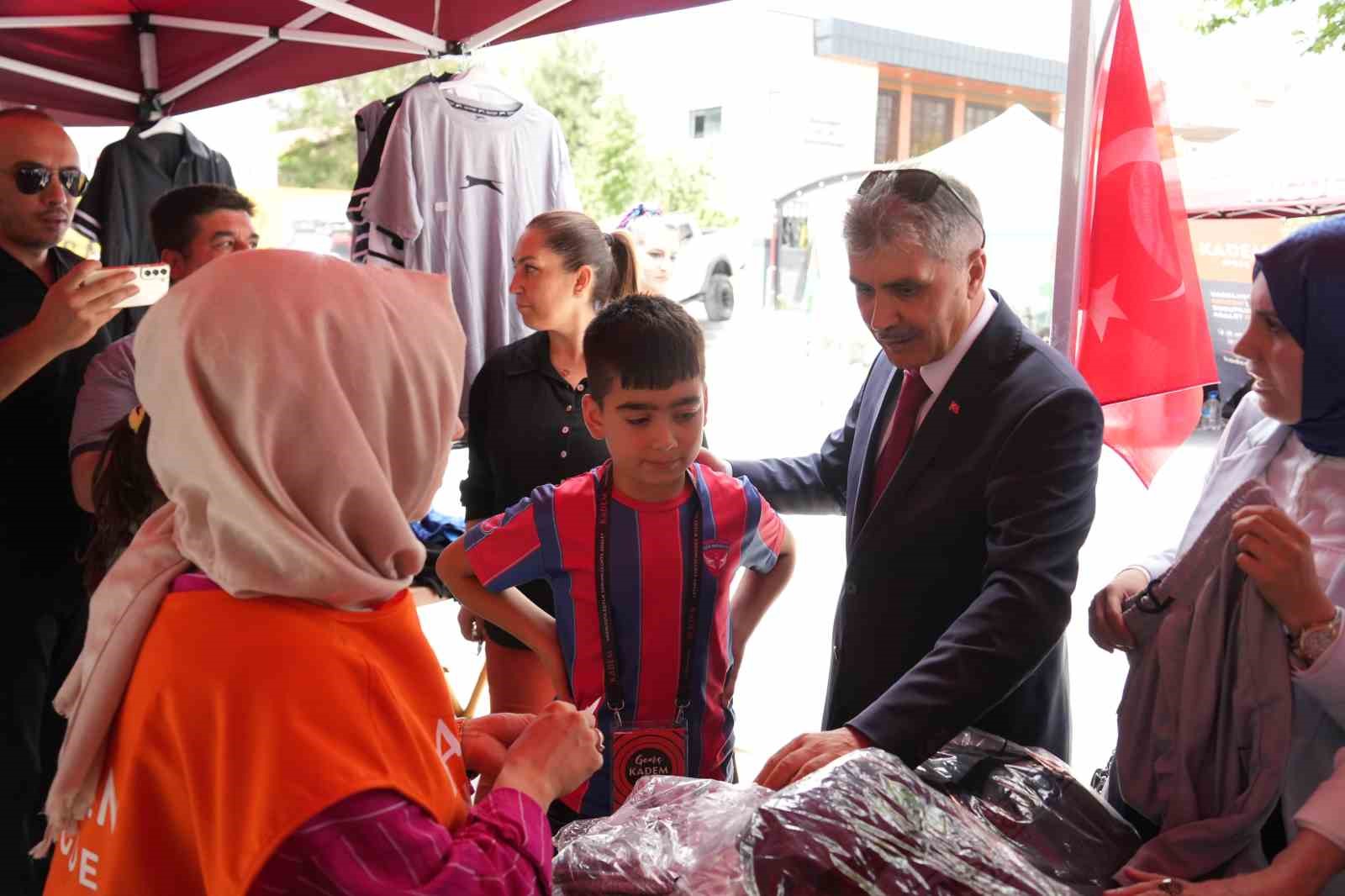 Niğdeli kadınlar Gazze için hayır panayırı açtı
