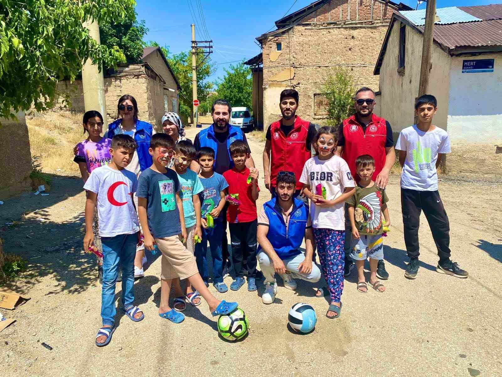 Elazığ’da çocuklar sokak oyunları ile keyifli anlar yaşadı
