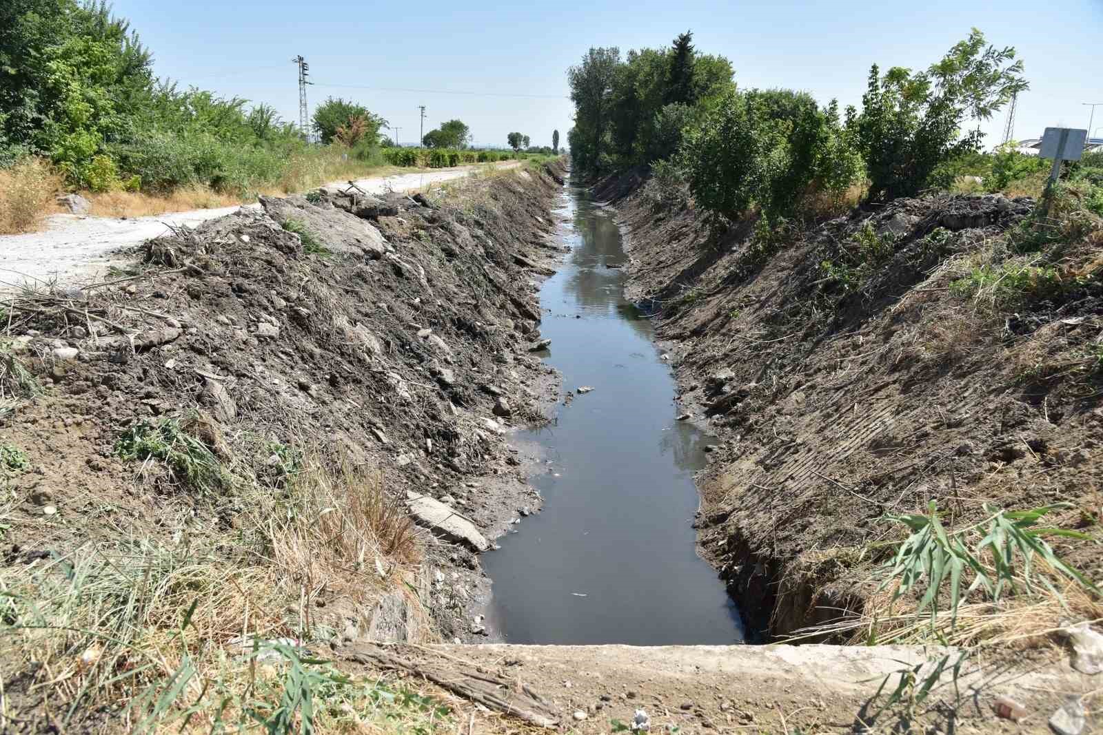 MASKİ’den çiftçiyi koruyan dere temizlik çalışması
