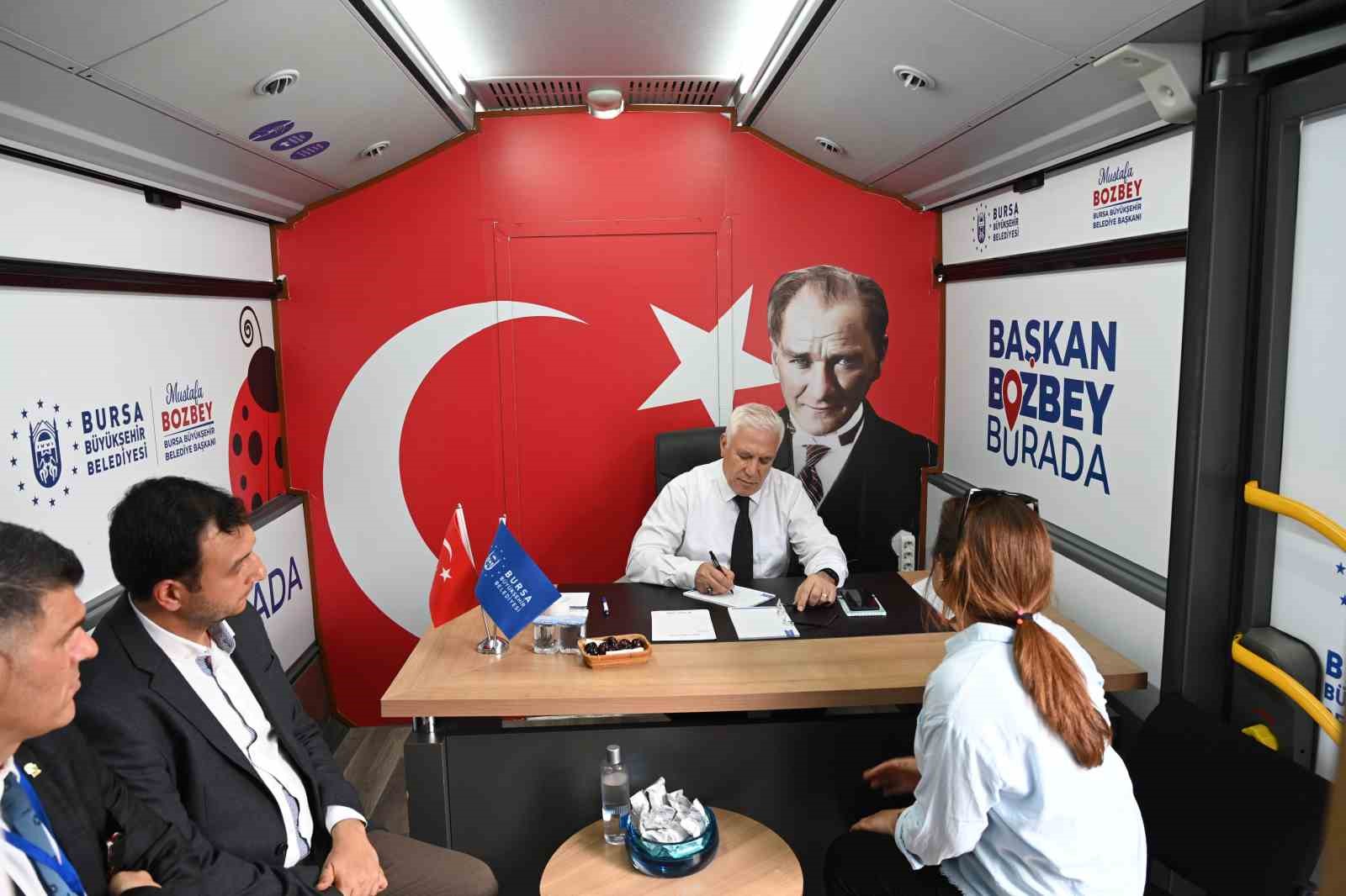 Türkiye’de ilk...Büyükşehir Belediye Başkanı makamını ilçeye taşıdı
