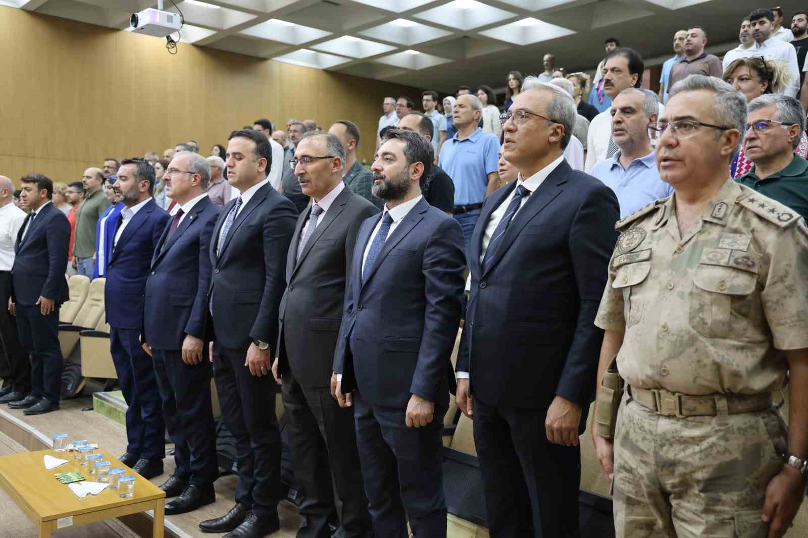 Elazığ’da ’Türk Tarihinde Darbeler ve 15 Temmuz Konferansı’ düzenlendi
