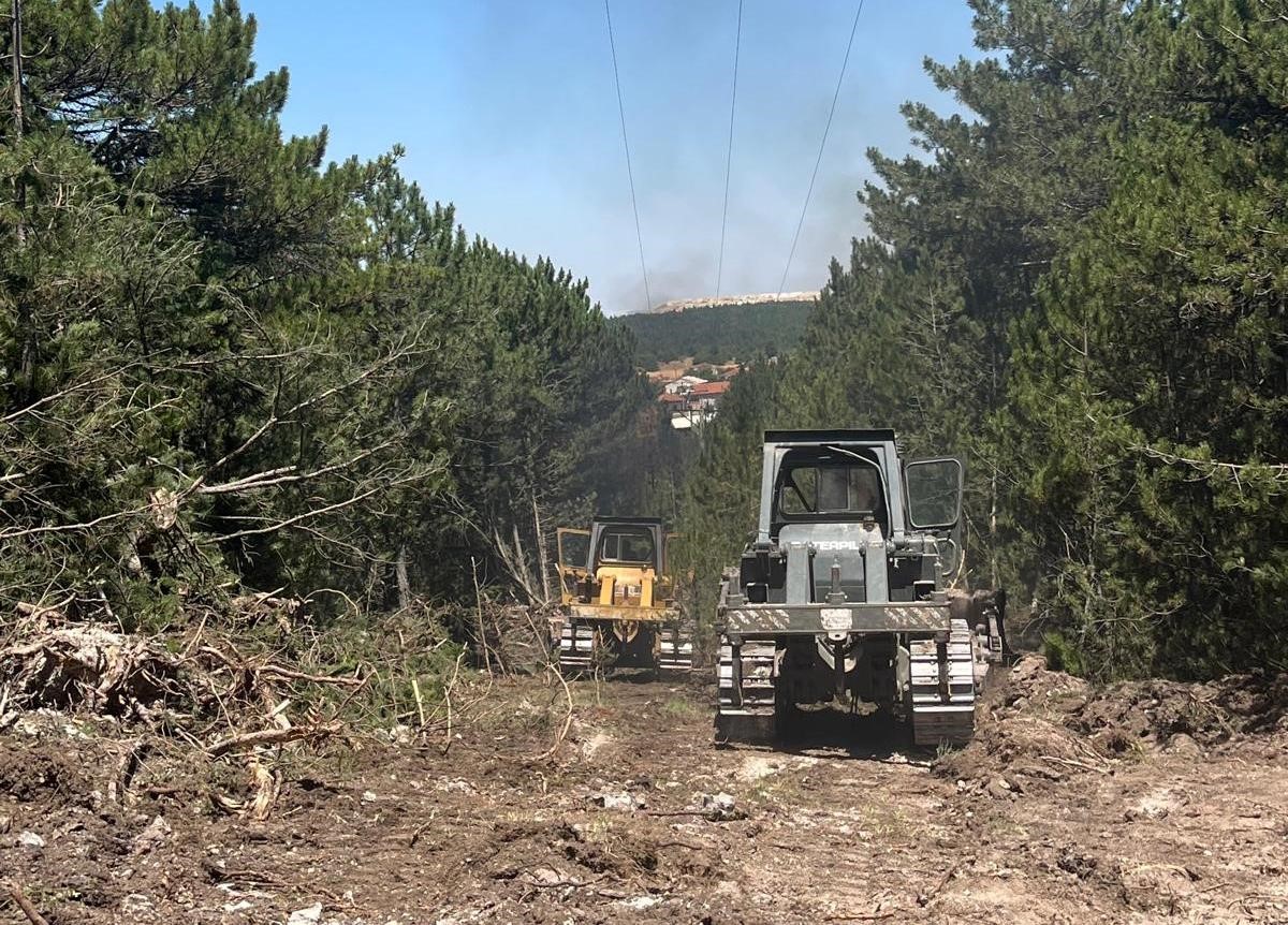 Kütahya’da ormanlardaki enerji nakil hatlarının altları temizleniyor
