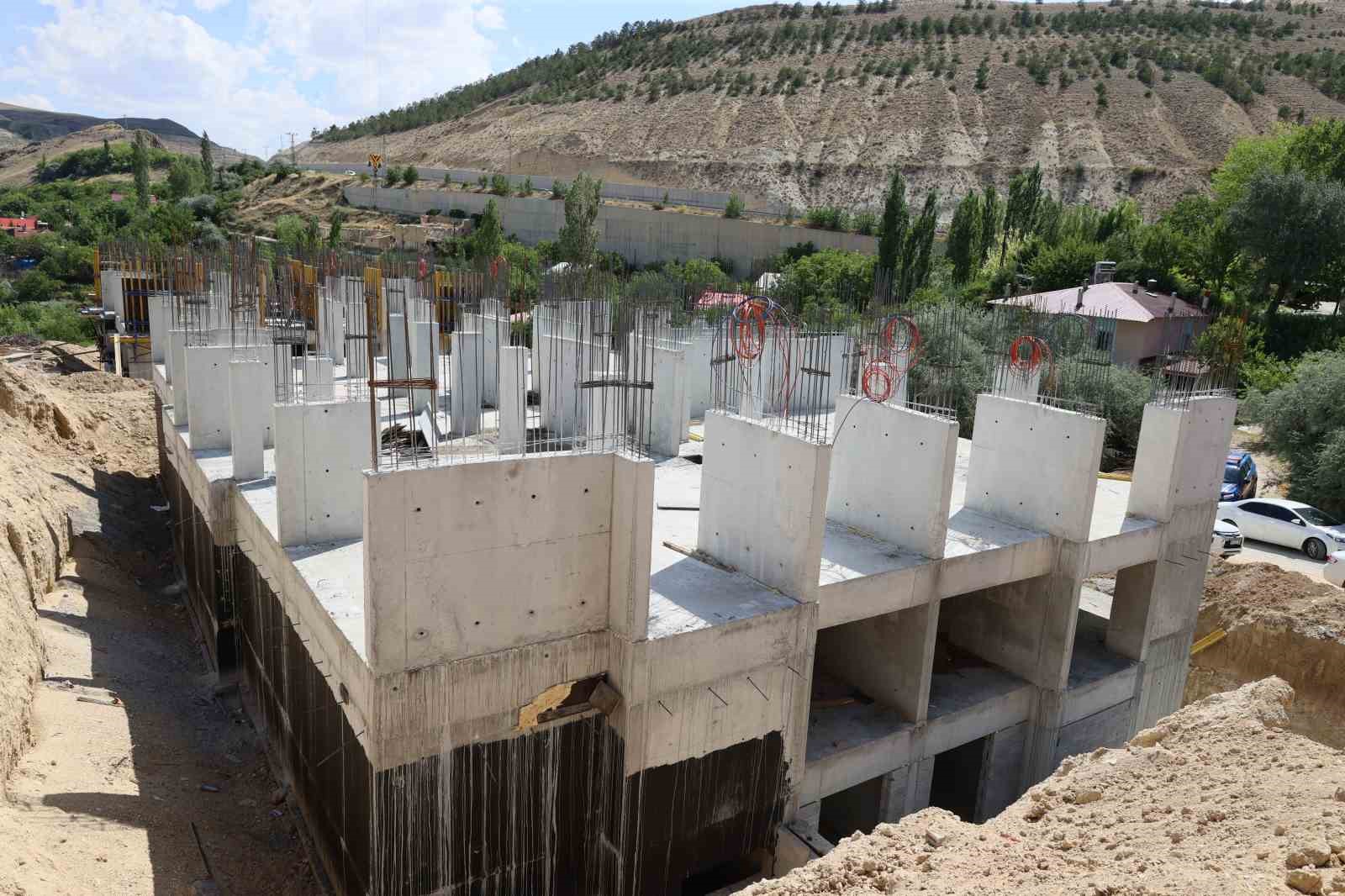 Gürün’de deprem konutlarının temeli atıldı
