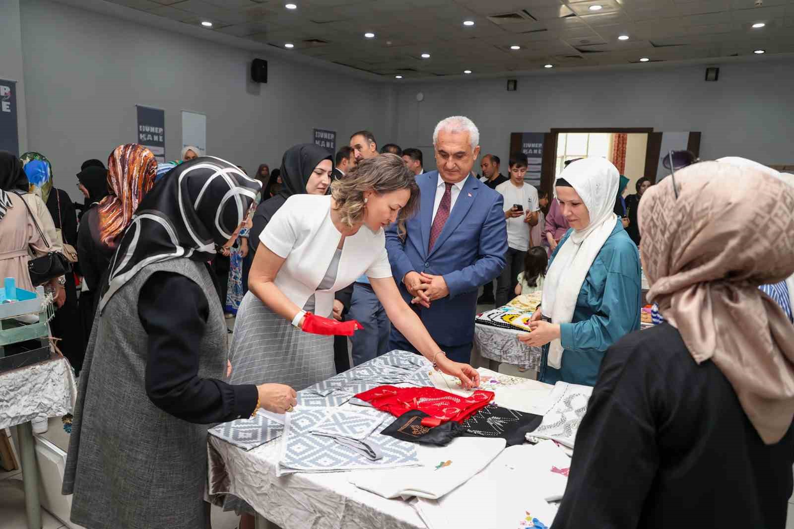 TÜGVA’nın yılsonu sergisi beğeni topladı
