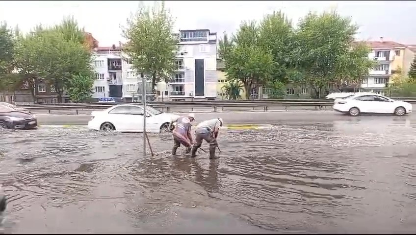 Denizli’de şiddetli yağış ve fırtına etkili oldu
